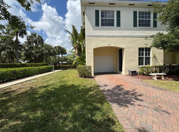 749 SW 3rd Ave, Pompano Beach, FL 33060