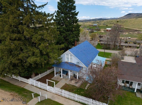 209 E Idaho Street, Virginia City, MT 59755