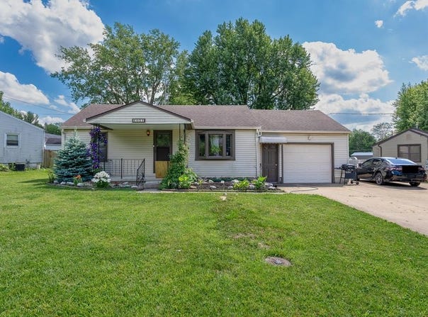 1051 Bibich Ct, Crestline, OH 44827