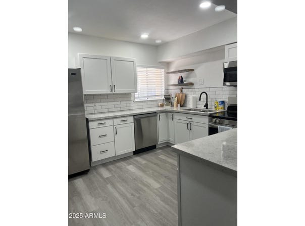 353 E THOMAS Road, Phoenix, AZ 85012
