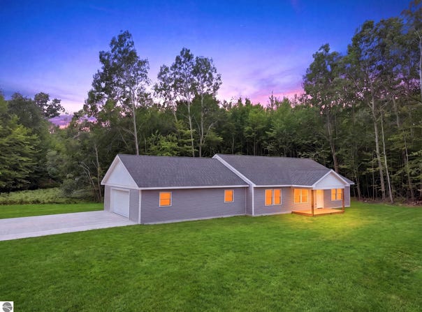8022 W Blue Road, Lake City, MI 49651