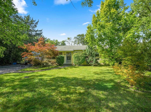 424 Village Road, Willowbrook, IL 60527
