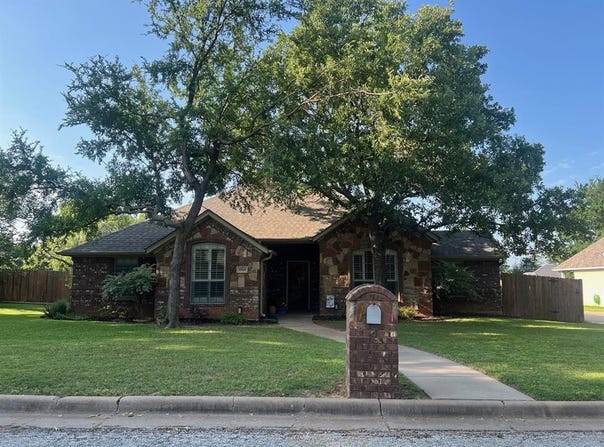 1014 Royal Lane, Graham, TX 76450