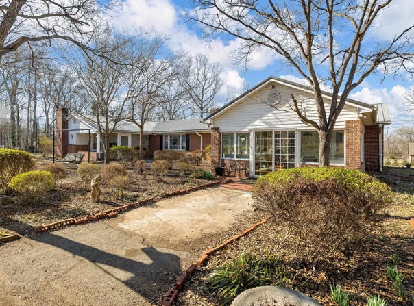 3046 E Main Street Extension, Spartanburg, SC 29307-1225