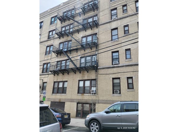 61 65TH ST, West New York, NJ 07093-4119