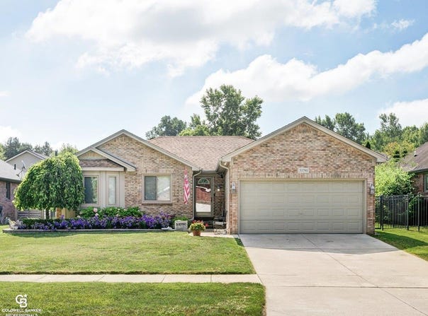 53790 Meadow View Ln, New Baltimore, MI 48047
