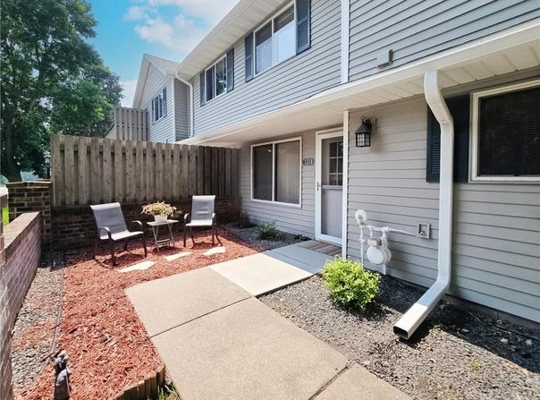 1310 Hilo Avenue N, Oakdale, MN 55128