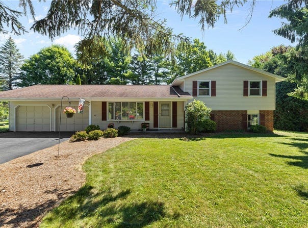 6 Silver Birch Circle, Perinton, NY 14450