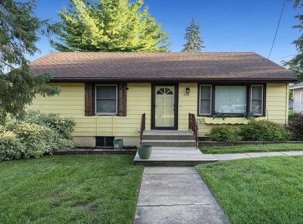 210 W state, CHERRY VALLEY, IL 61016