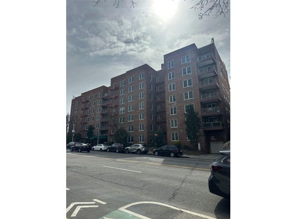 241-20 Northern Boulevard, Douglaston, NY 11362