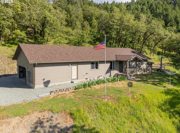 460 HUCKLEBERRY MT LN, Riddle, OR 97469