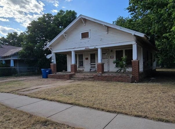 506 W Dale Street, Winters, TX 79567