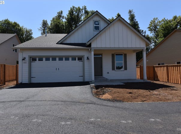 855 OAKLEAF WAY, Silverton, OR 97381