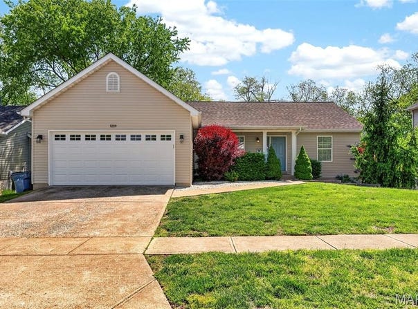 1259 Rockwood Forest Drive, Arnold, MO 63010