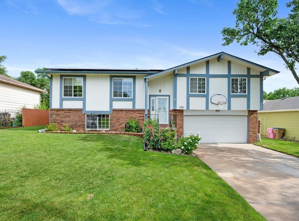 430 E Birchwood Rd, Derby, KS 67037-3107