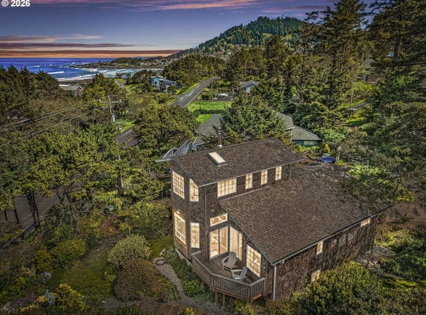647 PACIFIC VIEW Dr, Yachats, OR 97498