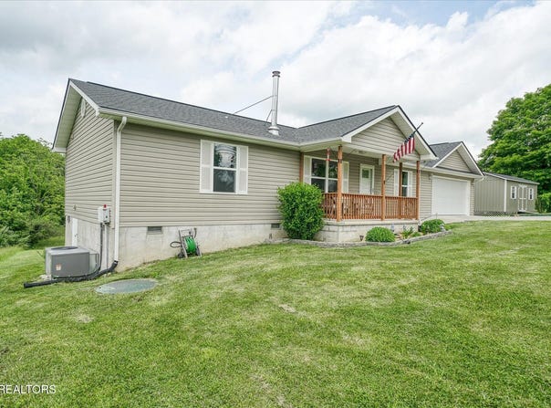 1435 E 1st St, Crossville, TN 38555