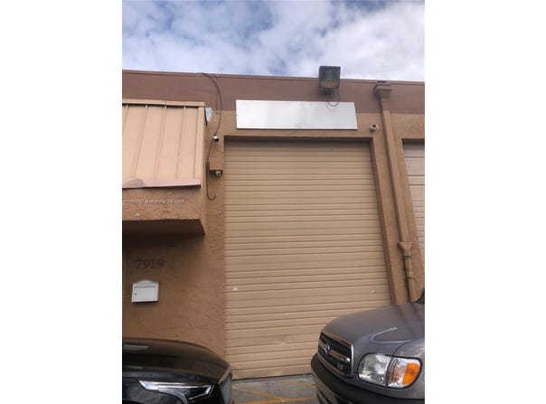 7921 NW 64th St, Medley, FL 33166