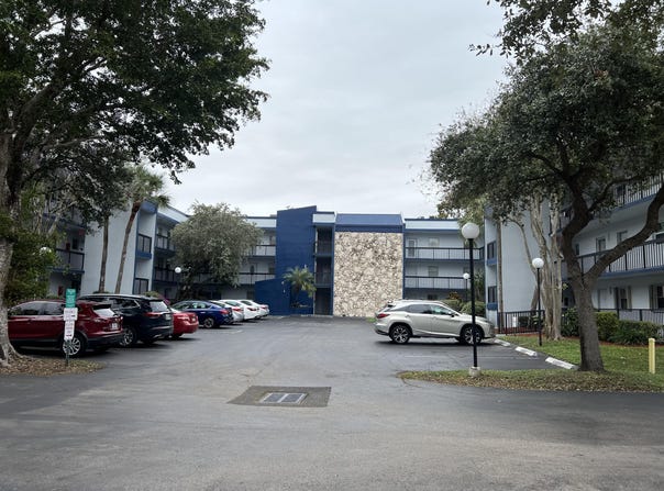 3220 Holiday Springs Boulevard, Margate, FL 33063
