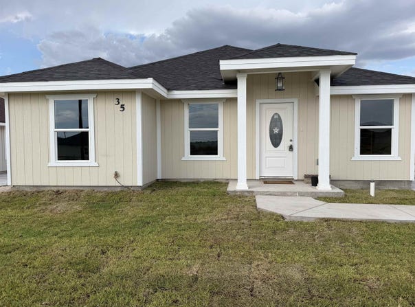 35 Gilberto, Del Rio, TX 78840