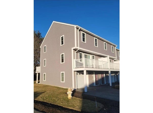 22 Collins St, Danvers, MA 01923