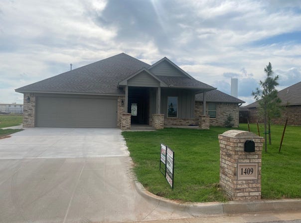1409  North Oak St, Seiling, OK 73663