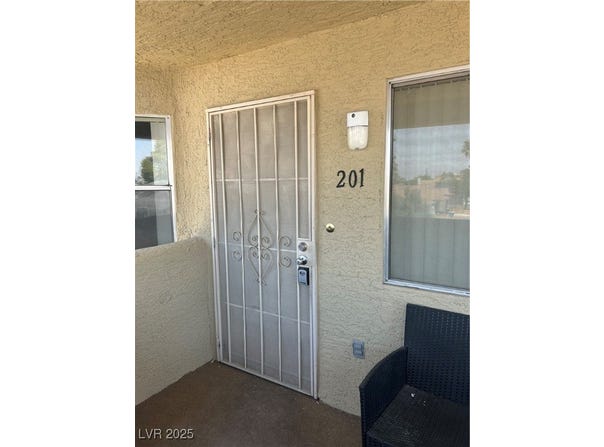 7601 Ducharme Avenue, Las Vegas, NV 89145