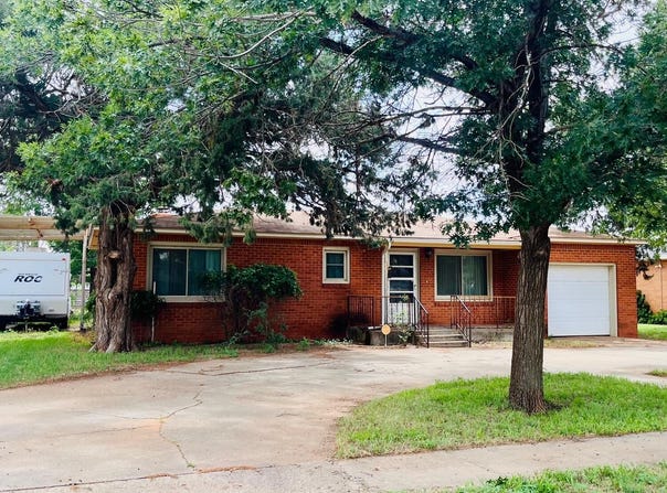1012 E Oak Street, Brownfield, TX 79316