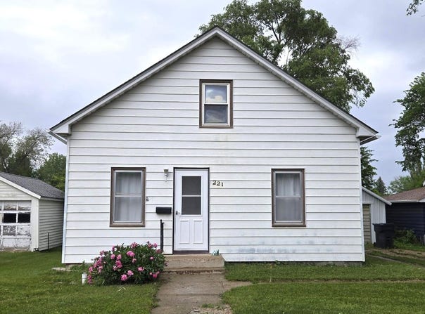 221 W 6th St, Miller, SD 57362