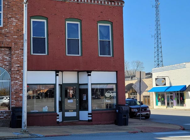 100 E Commercial Street, Buffalo, MO 65622