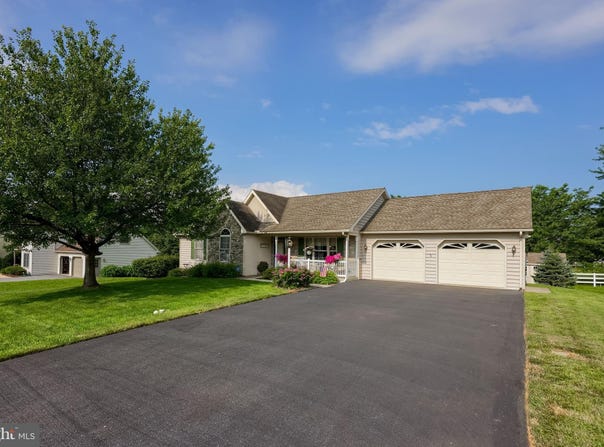 23 FIELD LANE, LITITZ, PA 17543