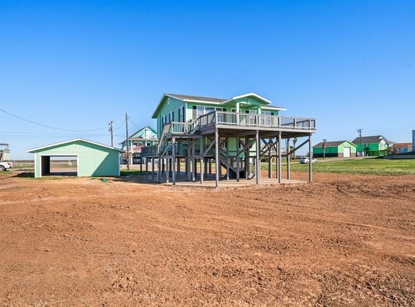 1310 County Road 230, Bay City, TX 77414