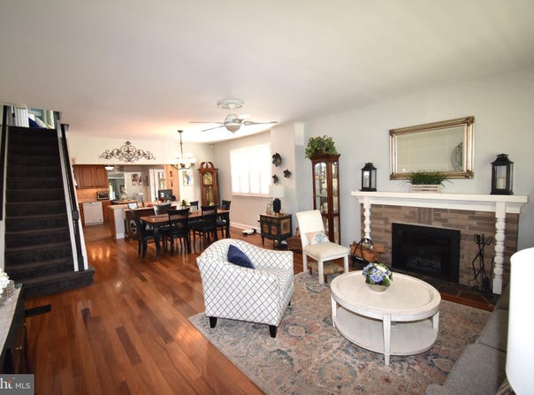 438 W BROAD STREET, BURLINGTON, NJ 08016