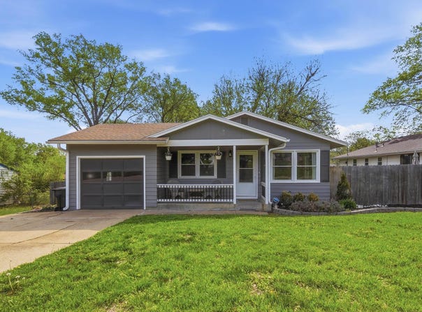 3106 SW Burlingame RD, Topeka, KS 66611