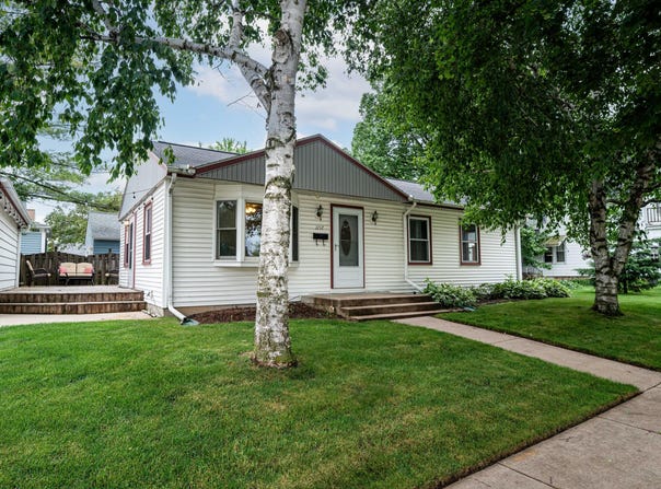1157 9th Ave, Grafton, WI 53024