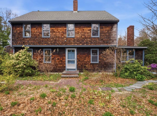 28 Lantern Ln, Hanover, MA 02339