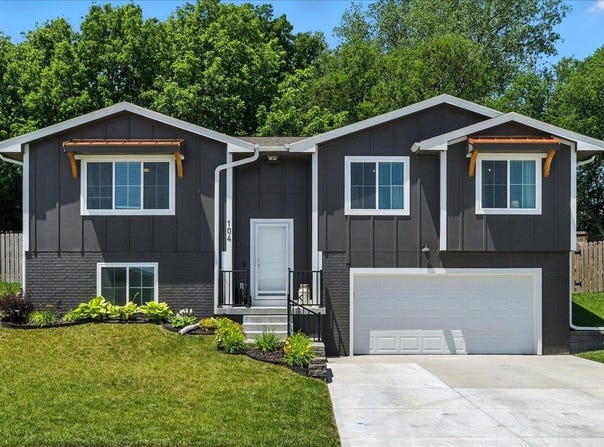 104 MAPLEWOOD Circle, GLENWOOD, IA 51534