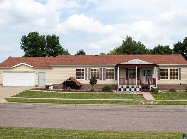 2500 N Lyme Grass Ave, Sioux Falls, SD 57107