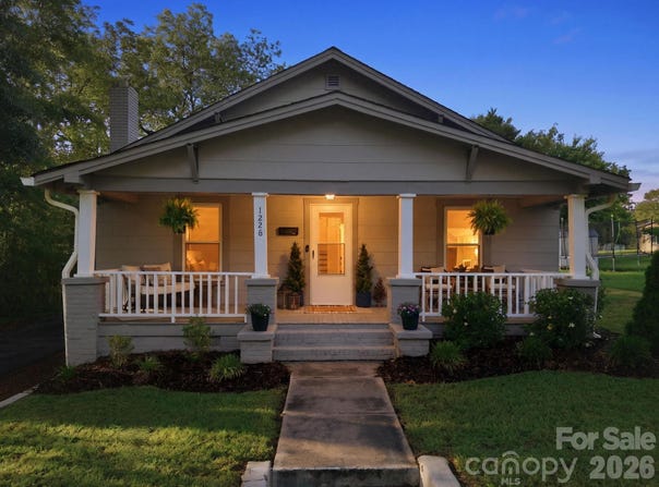 1226 1st Avenue Place NW, Hickory, NC 28601