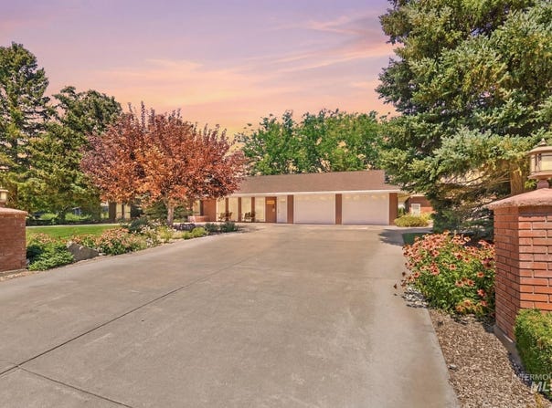 3237 Woodridge Dr, Twin Falls, ID 83301