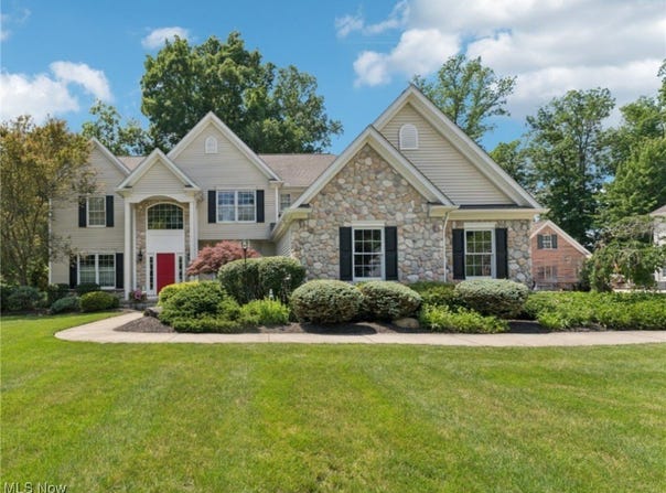 915 Cimarron Oval, Aurora, OH 44202