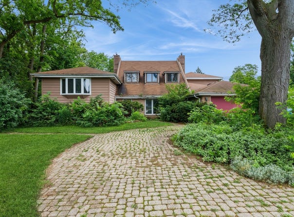 604 E Camp Mcdonald Road, Prospect Heights, IL 60070