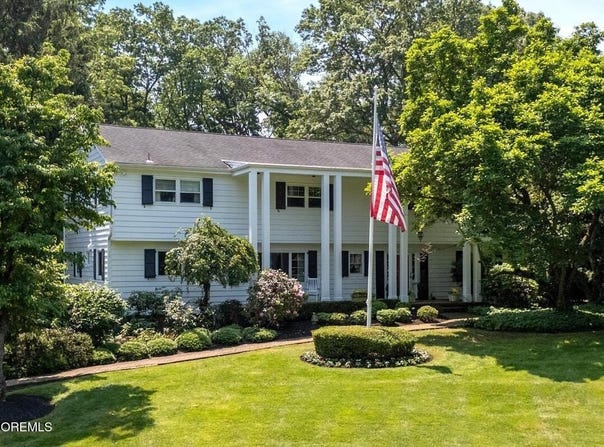 1 Van Circle, Rumson, NJ 07760