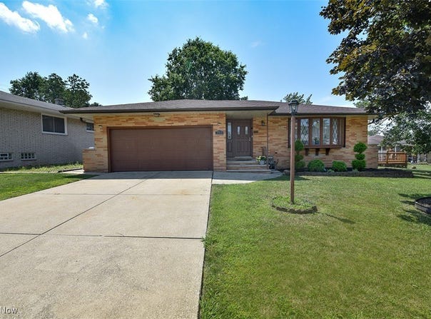 7715 Barton Hill Drive, Parma, OH 44129