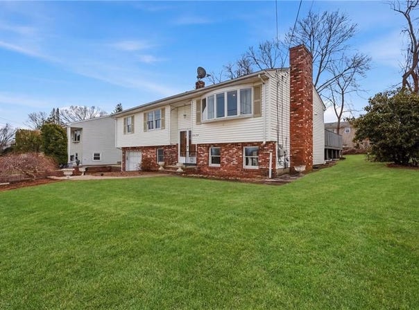 84 North View Avenue, Cranston, RI 02920