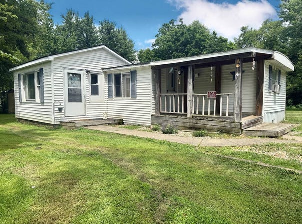 108 Juneberry Dr., Flora, IL 62839