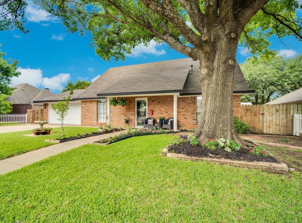 1647 E Pleasant Drive, Midlothian, TX 76065