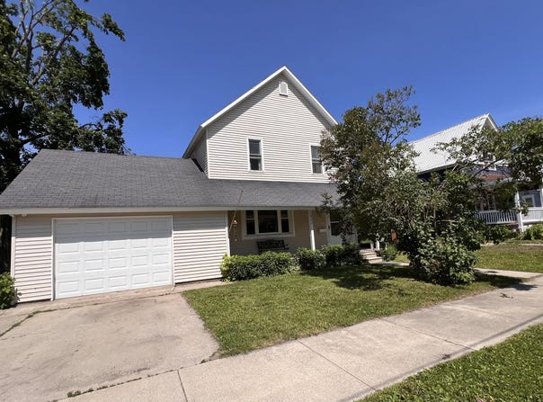 352 Young Street, Cheboygan, MI 49721