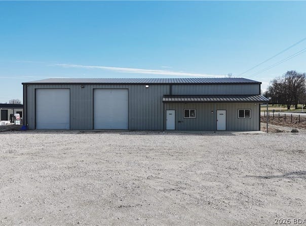 1396 N Eastview Road, Eldon, MO 65026
