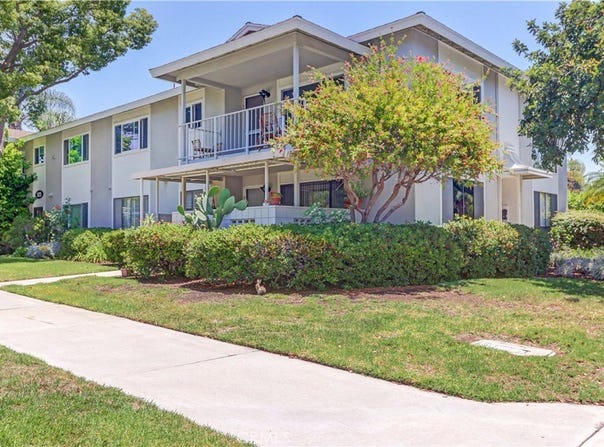 925 Ave Majorca, Laguna Woods, CA 92637